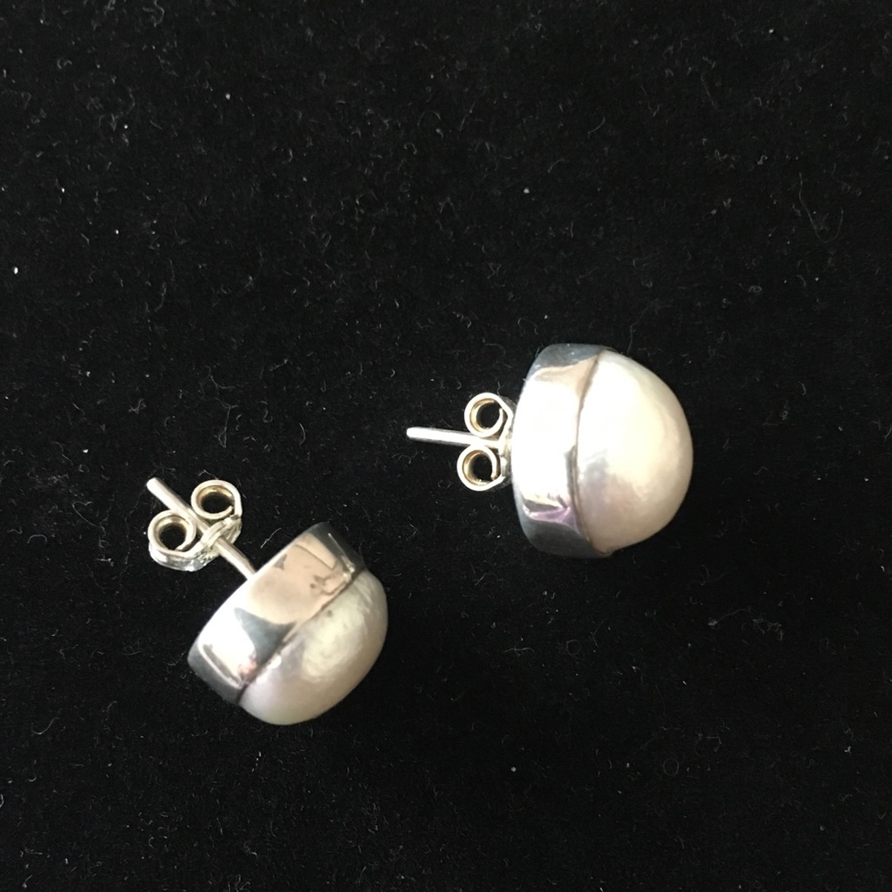 Silver fresh water pearls earrings